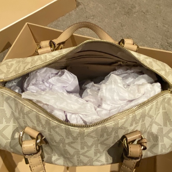 Michael Kors Grayson Satchel Large - Picture 4 of 8